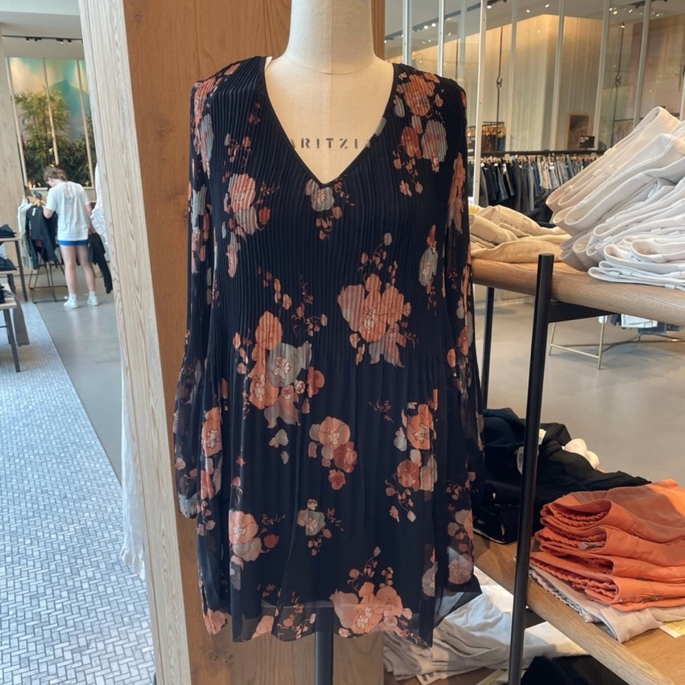 Wilfred Daydreamer V-Neck Dress Black/ Maplewood